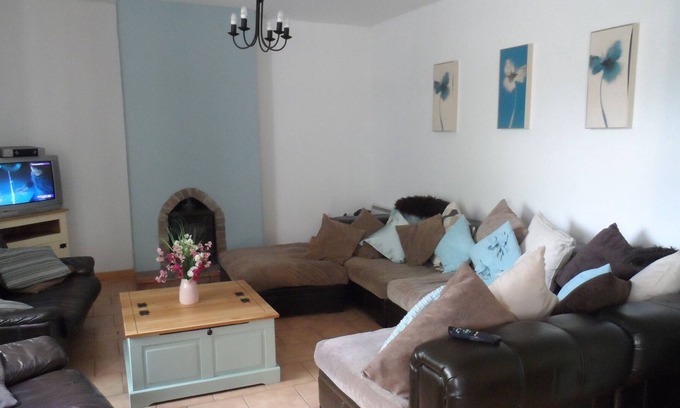 Fruges House | Alls quiet at willow tree house