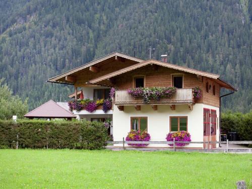 Waidring Apartment | Alluring Apartment with Swimming Pool in Waidring Tyrol