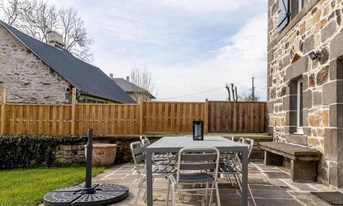 Charbonnieres-les-Varennes House | Almada - CHARBONNIERES LES VARENNES