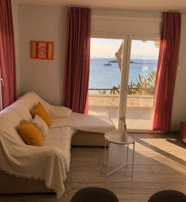 Almadraba-Canyelles Villa | Almadrava Beach House by Veuràs el Mar