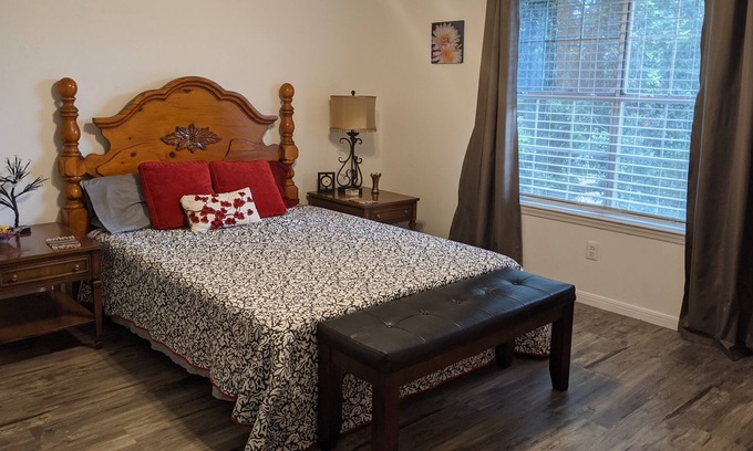 Lake Jackson House | Almost Paradise. Two bedrooms with private bathroom.