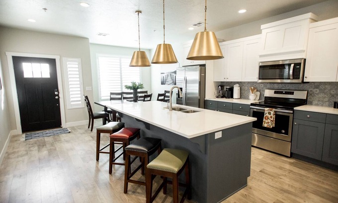 Washington Fields Condo | ❀Aloha❀ - Tropical Island Retreat | POOL IS OPEN!