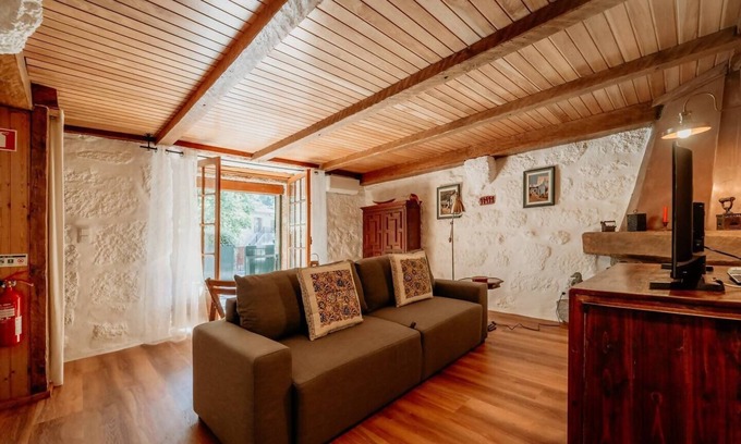 Canicada House | Alojamento T1 Gerês-Junto ao Rio