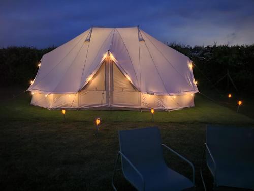New Holland Other | Alpaca view emperor bell tent