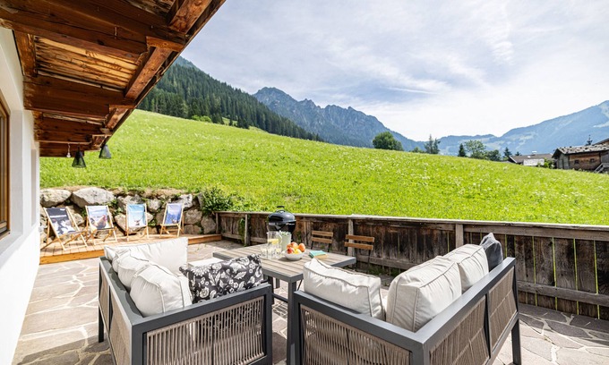 Alpbach House | Alpbach chalet with a panoramic view and a sauna