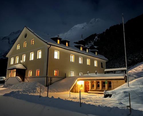 Sankt Sigmund im Sellrain Hotel | Alpengasthof Lüsens - Bergsteigerhaus