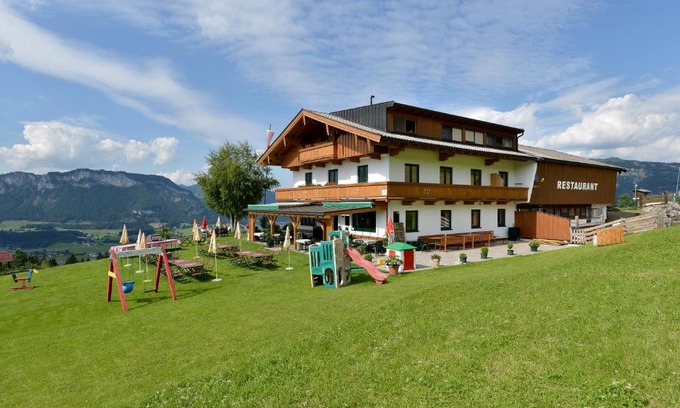 Sankt Johann in Tirol Hotel | Alpengasthof Hirschberg
