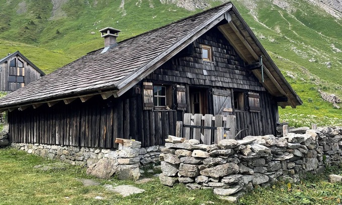 Saint-Jean-dʼAulps Ski Chalet | Alpine chalet facing Mont Blanc, accessible only on foot.