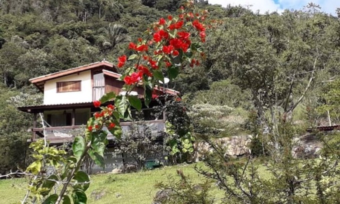 Lumiar Cottage | Alpine house in the center of Lumiar with spring water