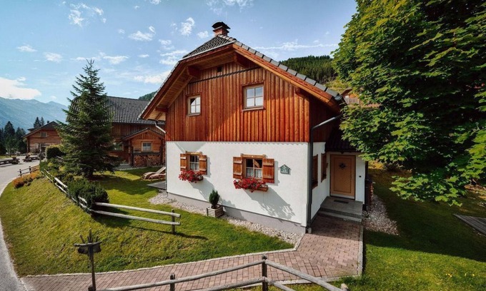 Pichl-Preunegg Cabin | Alpine hut "Enzian" - Almdorf Reiteralm