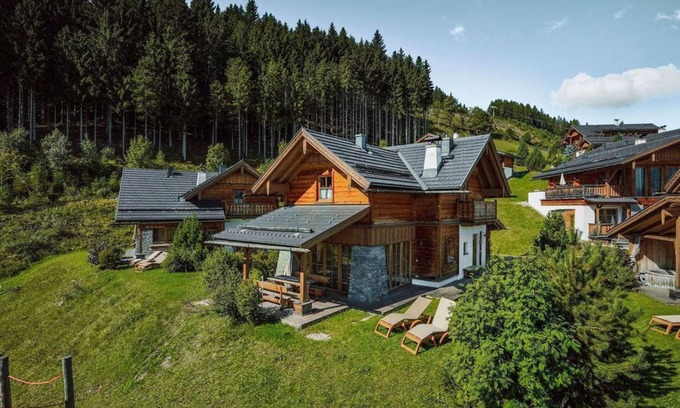 Pichl-Preunegg Cabin | Alpine hut "Erzherzog Johann" - Almdorf Reiteralm
