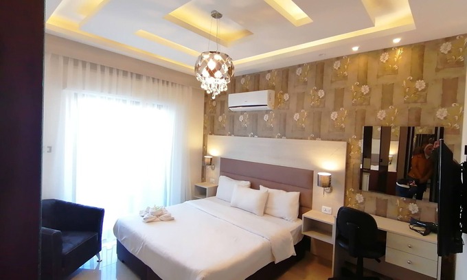Al Jubeiha Apartment | Alqimah Serviced Lovely Studio Apartment With Balcony Wifi