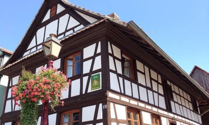Geispolsheim House | Alsatian house - 9 people - bbq - billiards - pétanque - ping pong