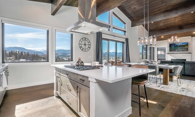 Rendezvous House | Altitude Adjustment | Hot Tub Views & Steam Shower