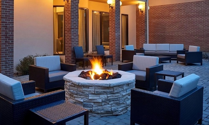 Indianapolis Hotel | Always a Great Idea To Unwind! Pets Allowed, Near Bumblebee Ruins