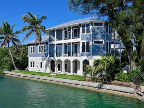 Anna Maria House | AM I Dreaming