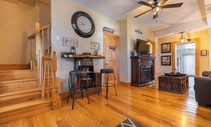 Dubuque House | Amazing! 2 Bed Townhouse in the HEART of Dbq!