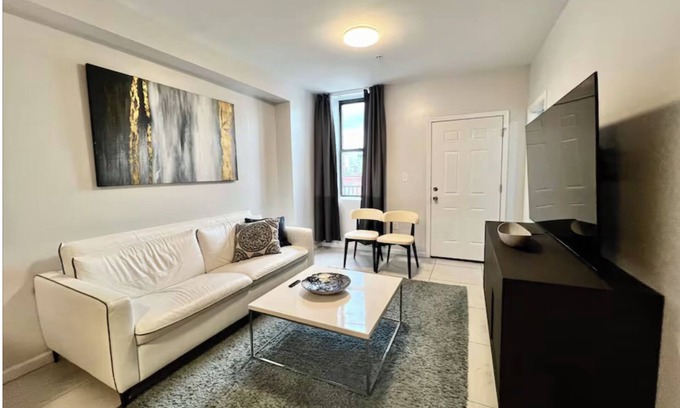 Chinatown Apartment | Amazing 2Bd Apt with Prime Location! Steps from the Convention center
