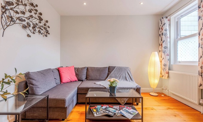 Southfields Apartment | Amazing 3BR Apartment near Wimbledon Park & Tube