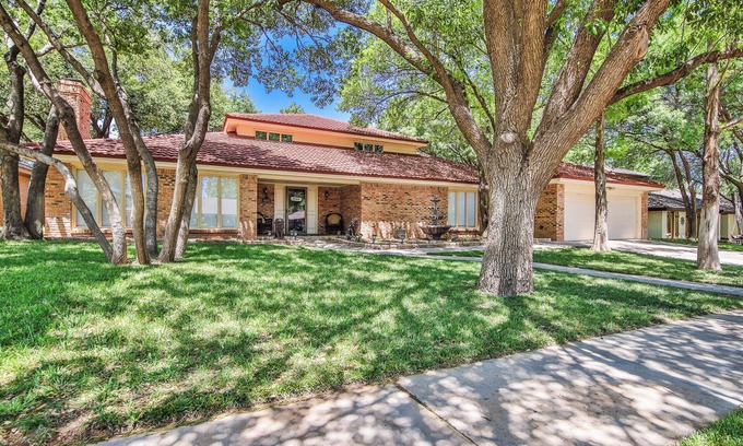 Raintree House | Amazing 4,500 sq ft 2-story home in King's Gate. Perfect for large groups!