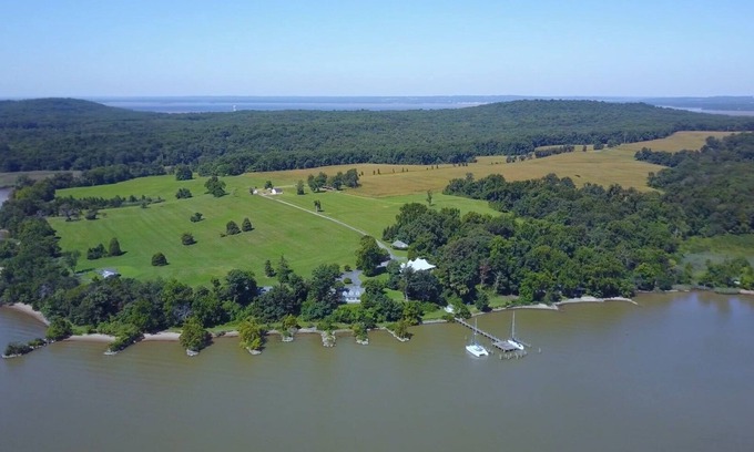 North East House | Amazing 432-Acre Waterfront Estate ~ Dock ~ Kayaks ~ Beaches ~ Fire Pit