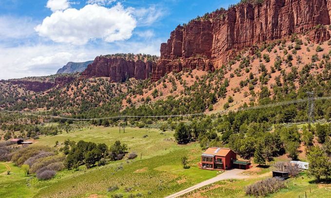 Basalt House | Amazing 7 Castles Views! Privacy only 7 Minutes from Basalt Town