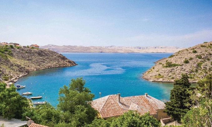 Cesarica Apartment | Amazing apartment in Cesarica with WiFi