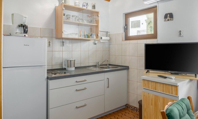 Brulo Apartment | Amazing Apartment in Porec With Wifi and 2 Bedrooms