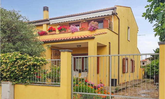 Riola Sardo Apartment | Amazing Apartment In Riola Sardo