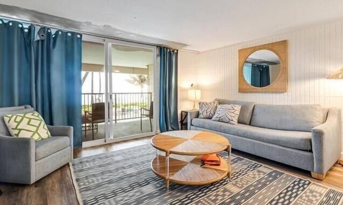 Punaluu Condo | Amazing Beachfront Condo