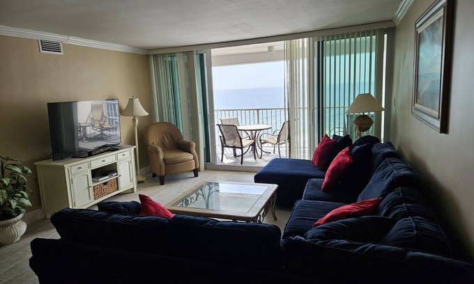 Holiday Isle Condo | Amazing Beachfront Destin Condo with Umbrella & 2 Chairs Setup Included
