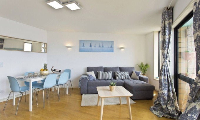 Leixões Apartment | Amazing Comfy Flat w/Balcony by Host Wise
