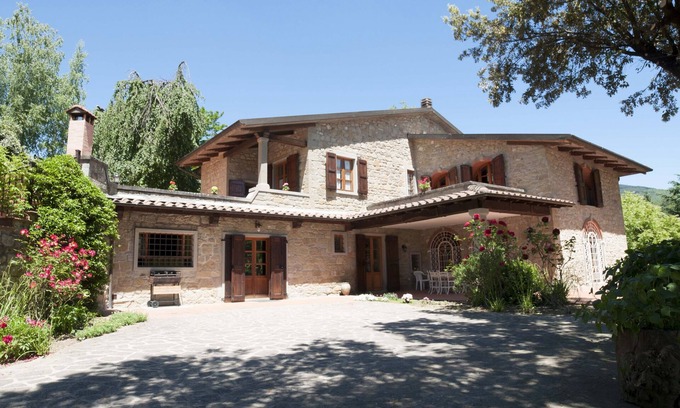 Porciano Villa | Amazing countryside villa with private pool in Tuscany between Arezzo & Florence