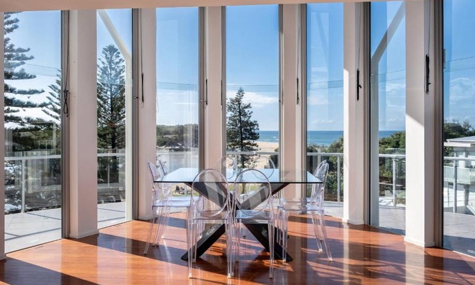 Currimundi Apartment | Amazing Currimundi Lakefront Ocean Penthouse
