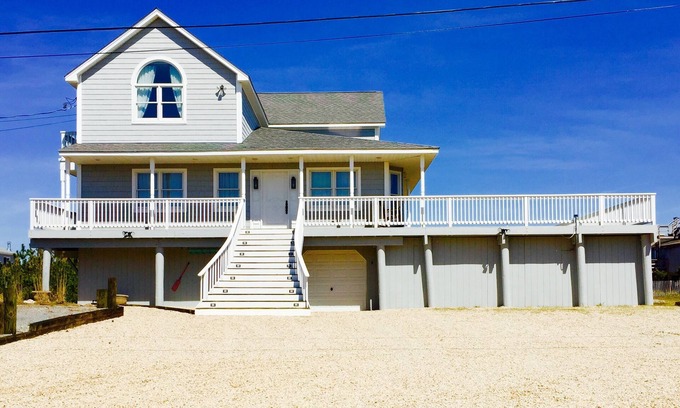 West Hampton Dunes House | AMAZING DUNE RD WESTHAMPTON BEACH HOME STEPS TO THE BEACH GREAT RATINGS !