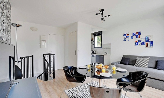 Orly Apartment | Amazing Duplex with Sauna 1BR/4P in the heart of the city of Orly