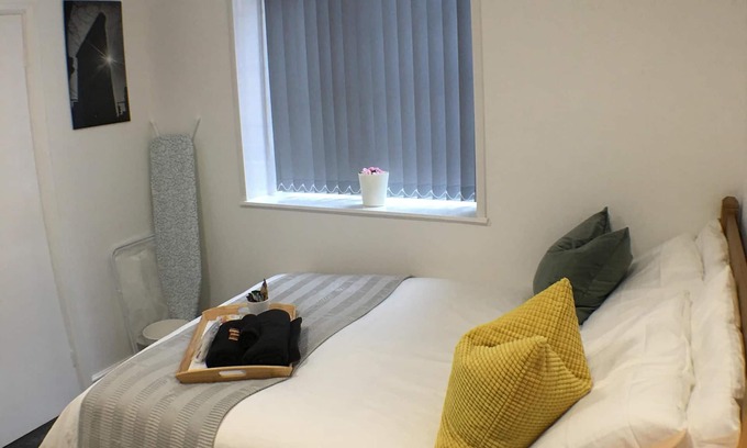 Dudley Apartment | Amazing En-suite Rooms - centre location