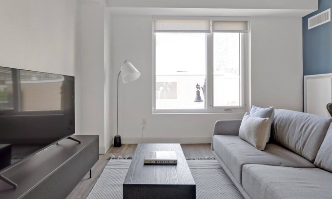 West Fens Apartment | Amazing Fenway Studio w/W/D, Conc, & Gym, near T, by Blueground