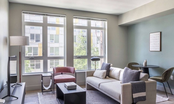 Squire Park Apartment | Amazing First Hill Jr 1BR w/Roof Lounge & Bike Storage, by Blueground