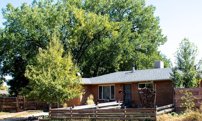 Martin Acres House | Amazing Flatirons View on Broadway . 1.3 Miles from the University of Colorado.