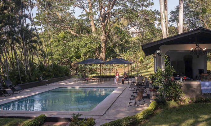 San Antonio de Belen House | Amazing getaway in the city, 15 min to the airport, Natural Getaway!