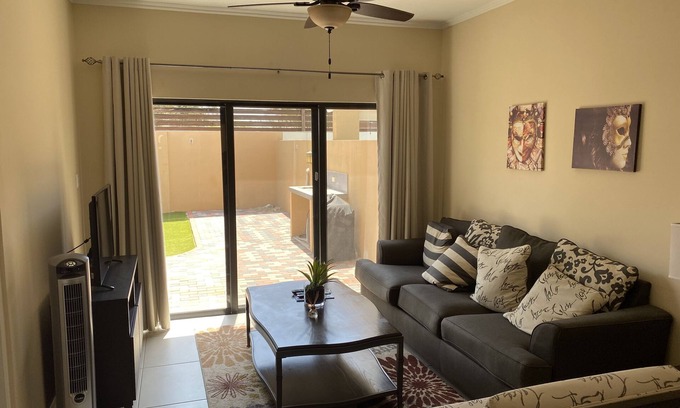 Gold Coast Condo | Amazing Ground Floor 2 BR Condo in Malmok close to Arashi Beach