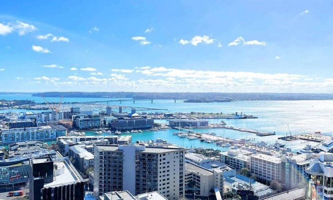 Auckland Central Business District Apartment | Amazing Harbour & Sea View 2Bd & 2Bth with Aircon Near Skytower & Britomart
