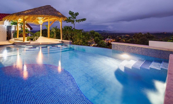 El Cerro House | AMAZING Hillside Home, Private Infinity Pool, Covered Veranda, Spacious Rooms