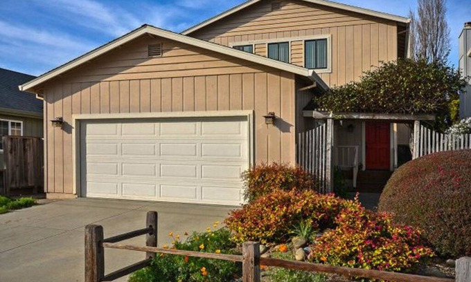 Westside Santa Cruz House | Amazing Home, 2 Blocks to Beach/Clean, Spacious, Bright - All Local Tax Included