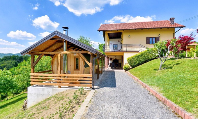Sveti Ivan Zelina House | Amazing home in Adamovec with sauna