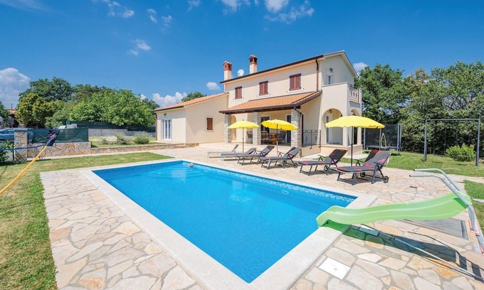 Gracisce House | Amazing home in Bregi with WiFi