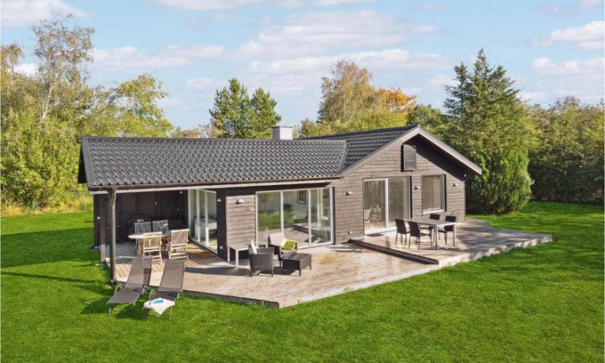 Hojslev House | Amazing Home In Højslev With Kitchen