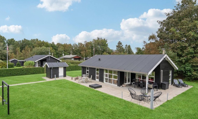 Hou House | Amazing home in Hals with kitchen