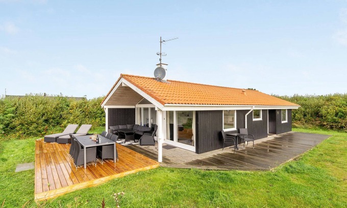 Vrist Strand House | Amazing home in Harboøre with sauna